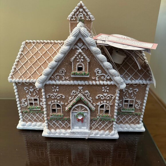 CUPCAKES & CASHMERE Christmas Gingerbread House Mansion Large Resin LED Light Up - Picture 1 of 10